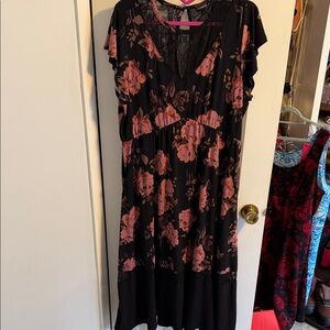 Torrid valentines lace size 2 Black and Pink Floral Midi Dress